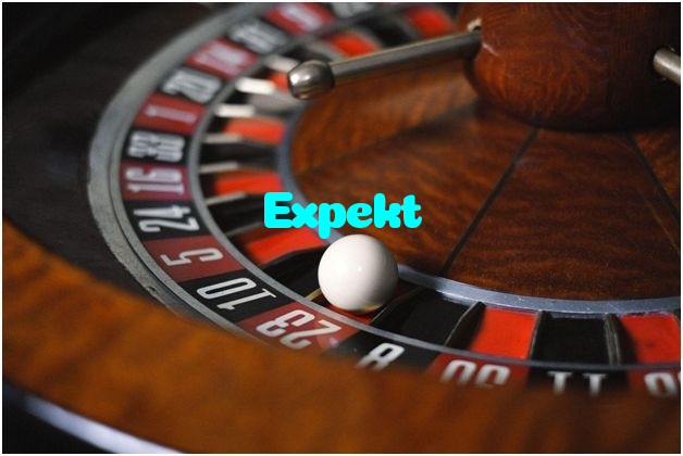 Expekt casino presented on mobile device in Pakistan with slots and live games